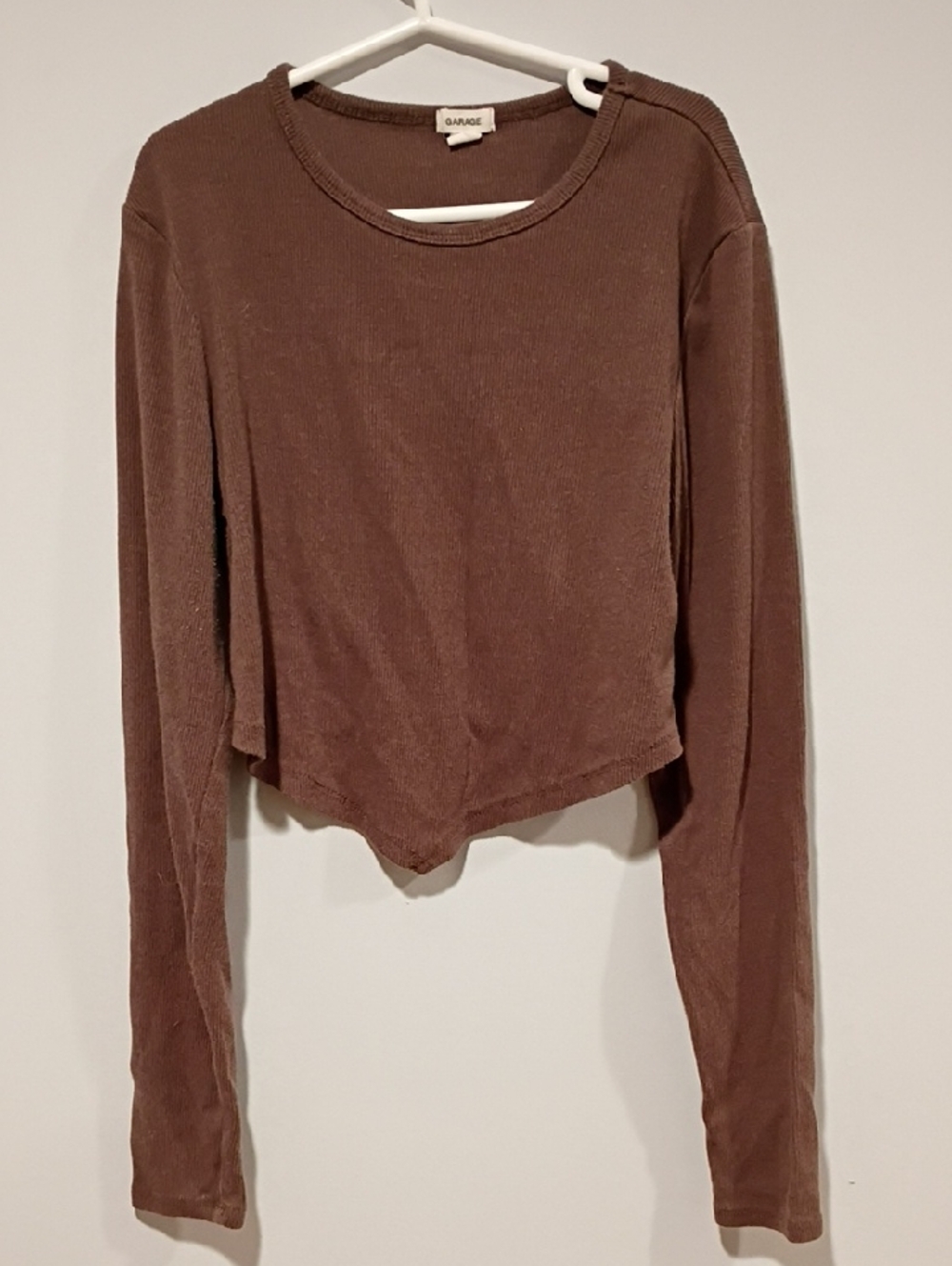 Garage Cropped Long-Sleeve Ribbed Tee in Brown